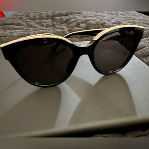 Selling my beautiful Chanel Sunglasses for Lady’s